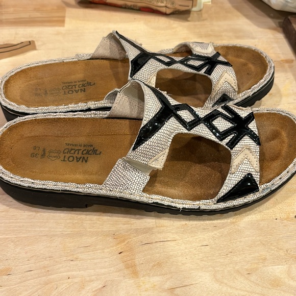 Naot slides - Picture 2 of 7